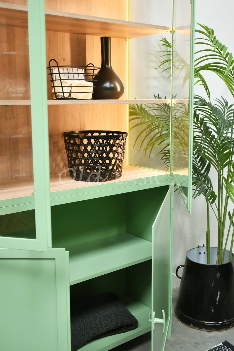 Detail van Apothekerskast Demi  Oak LED, 2 deuren, RAL6021, groen, materiaal staal